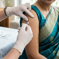 Injection pushing Intramuscular (IM)